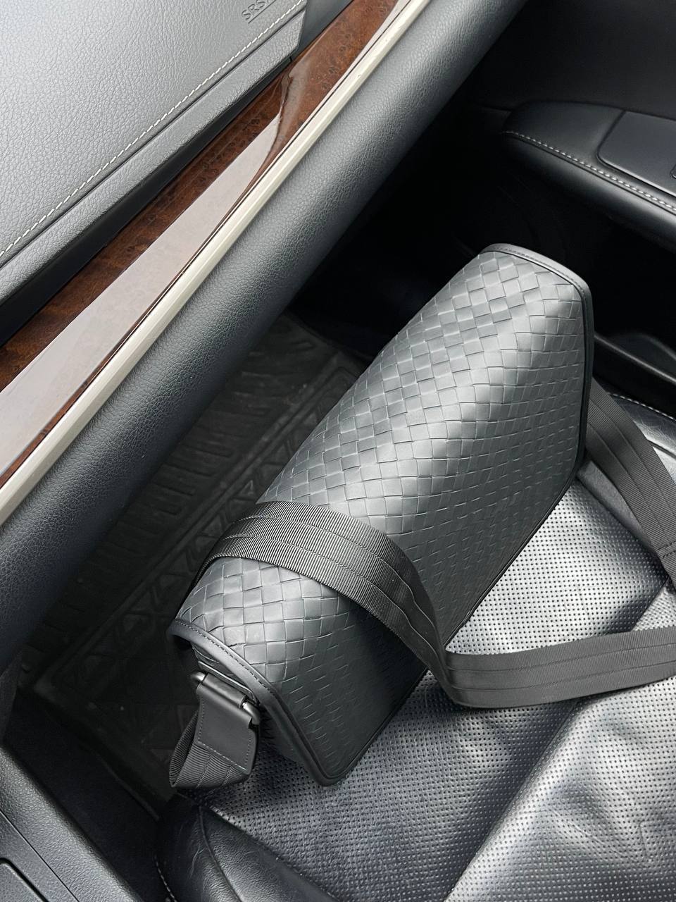 Мессенджер повседневный Bottega Veneta BP-27203 Мессенджер повседневный Bottega Veneta BP-27203