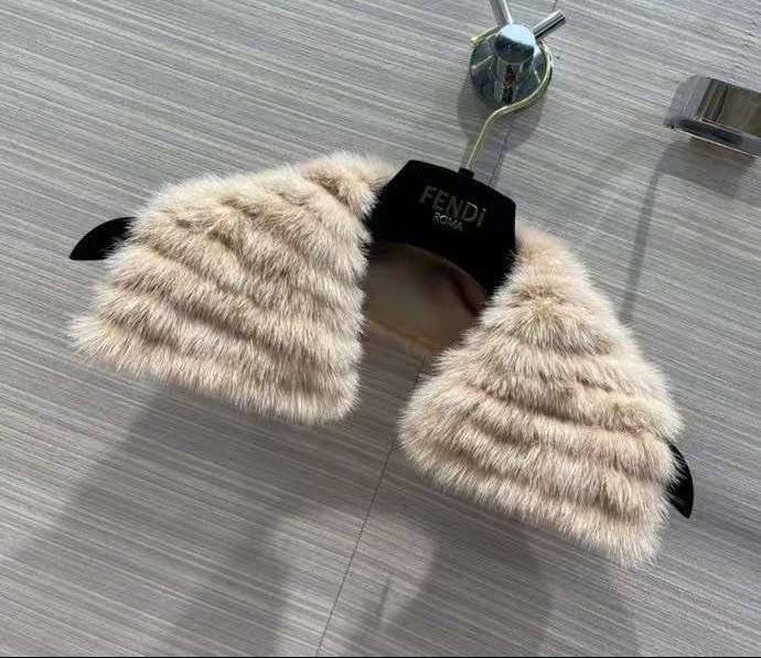 Трендовое пальто Fendi BP-25790 Трендовое пальто Fendi BP-25790