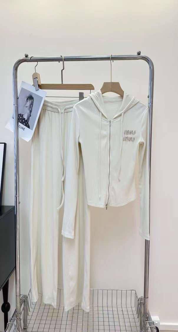 Трендовый спортивный костюм Miu Miu BP-39618 Трендовый спортивный костюм Miu Miu BP-39618