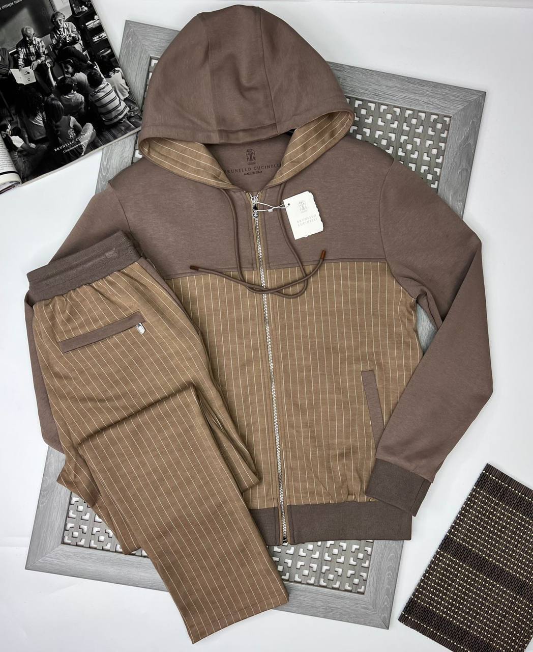 Коричневый спортивный костюм с молнией BC BP-18991 Коричневый спортивный костюм с молнией BC BP-18991