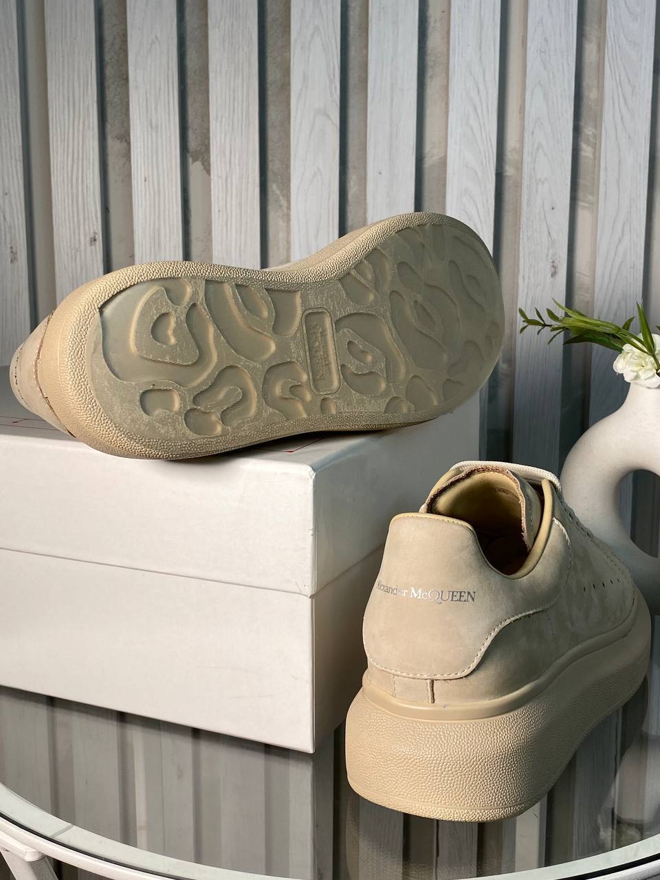 Замшевые ботинки бежевые BP-176171 Alexander McQueen Замшевые ботинки бежевые BP-176171 Alexander McQueen