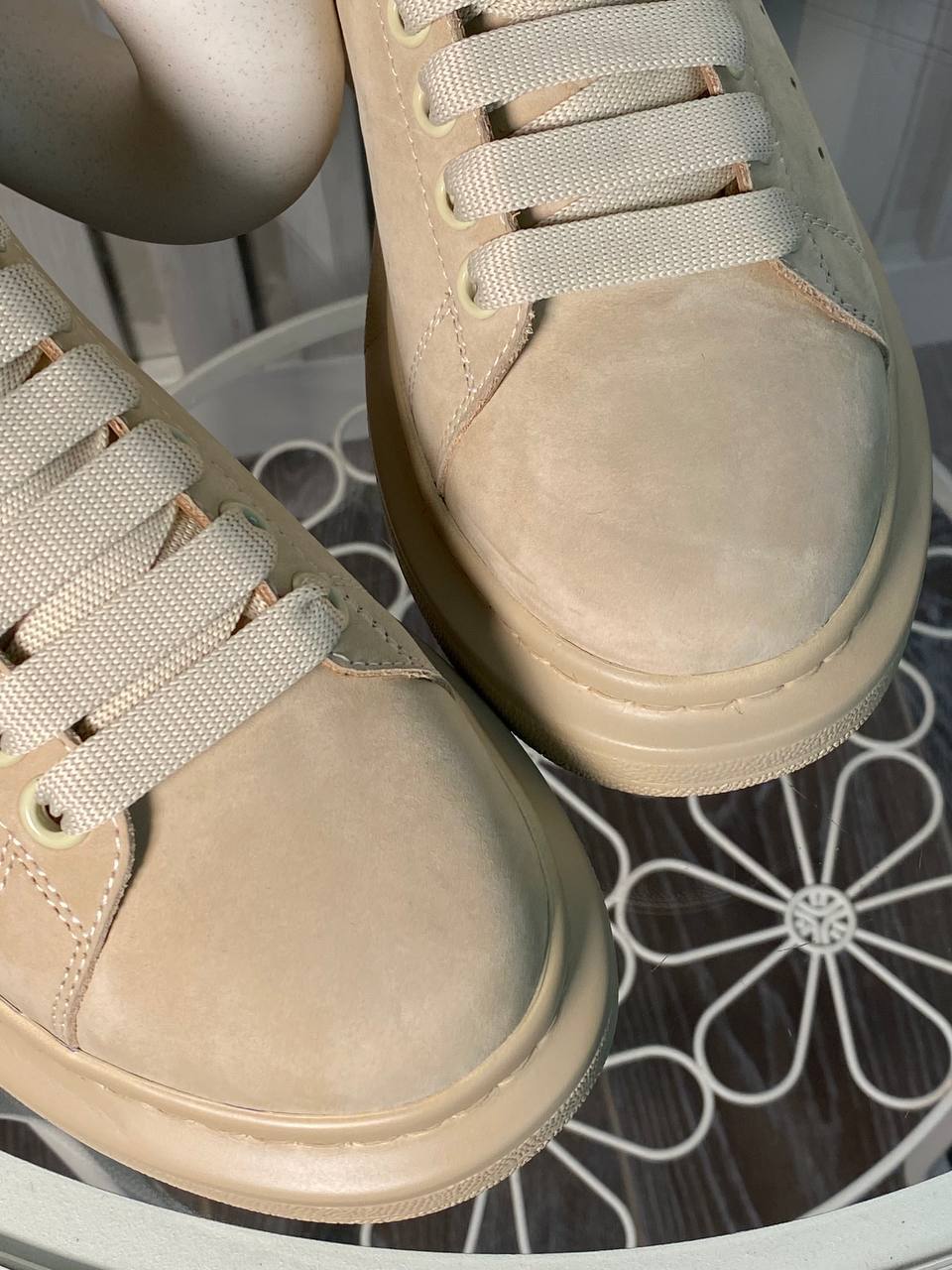 Замшевые ботинки бежевые BP-176171 Alexander McQueen Замшевые ботинки бежевые BP-176171 Alexander McQueen