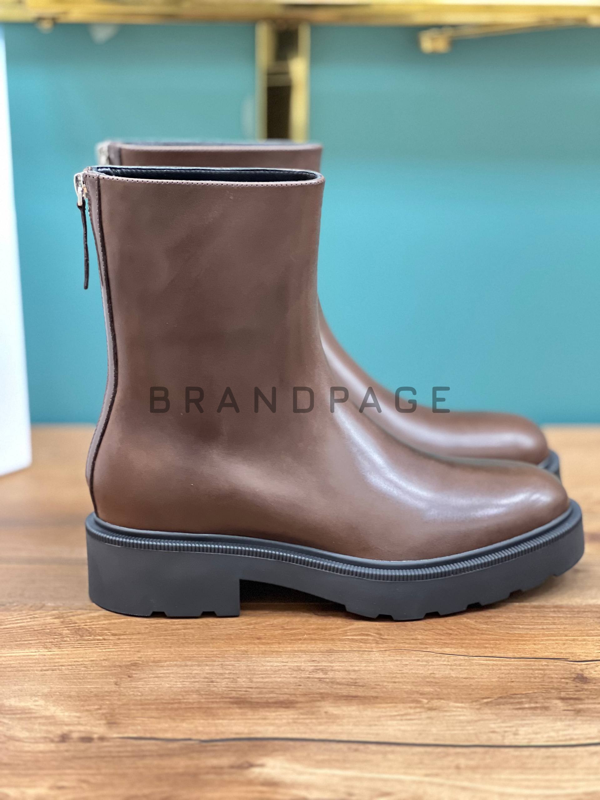 Женские кожаные сапоги The Row Nobilis Fast Женские кожаные сапоги The Row Nobilis Fast