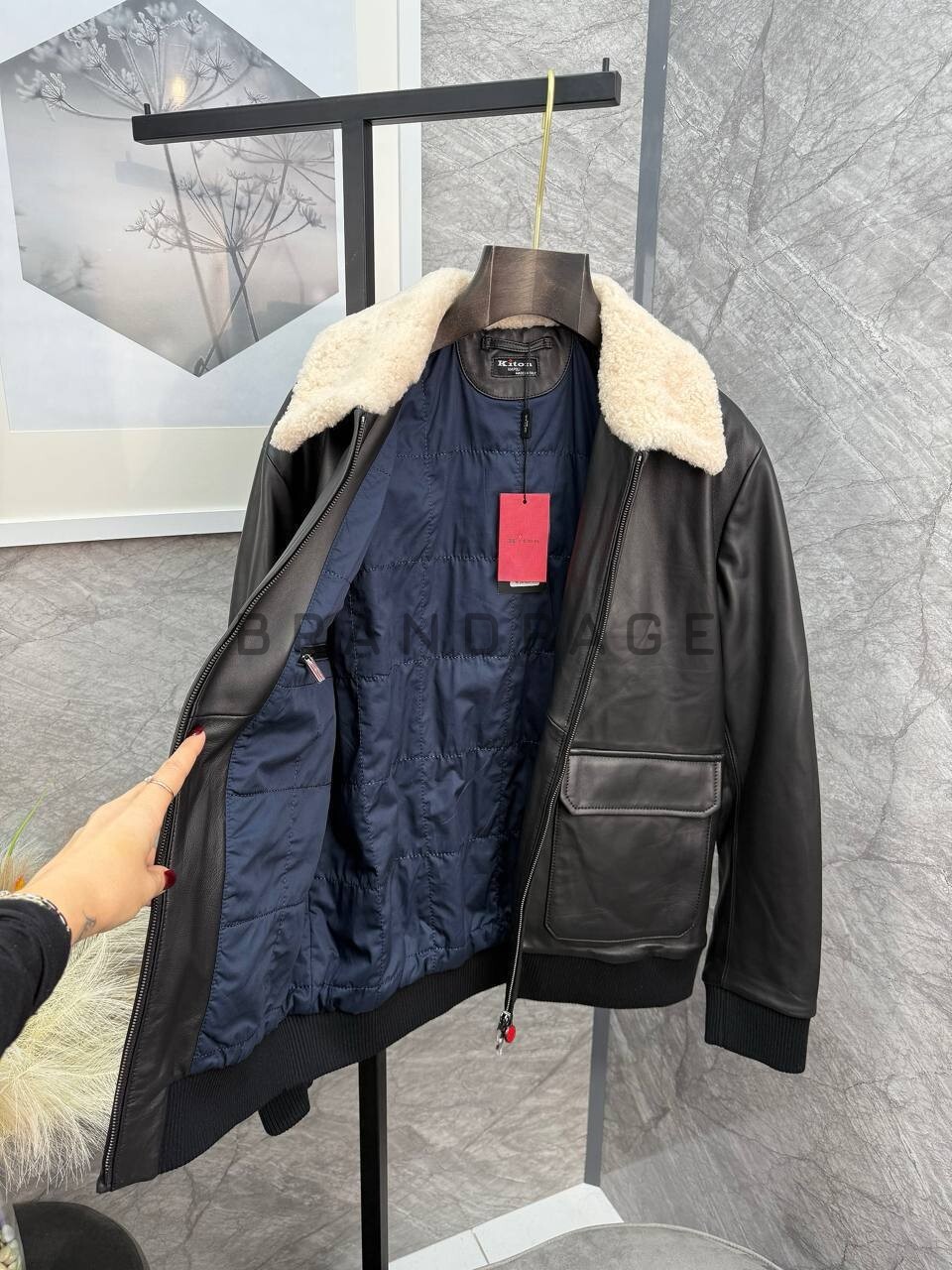 Кожаная куртка из овечьей кожи Kiton BPLUX5674 Кожаная куртка из овечьей кожи Kiton BPLUX5674