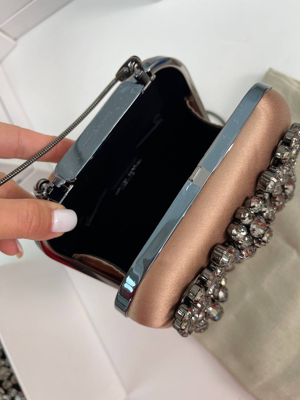 Трендовый клатч Manolo Blahnik BP-17943 Трендовый клатч Manolo Blahnik BP-17943