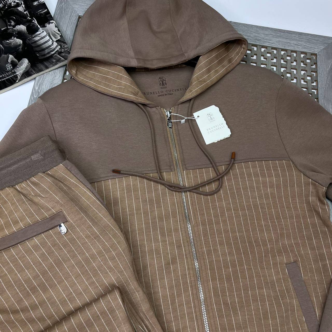 Коричневый спортивный костюм с молнией BC BP-18991 Коричневый спортивный костюм с молнией BC BP-18991