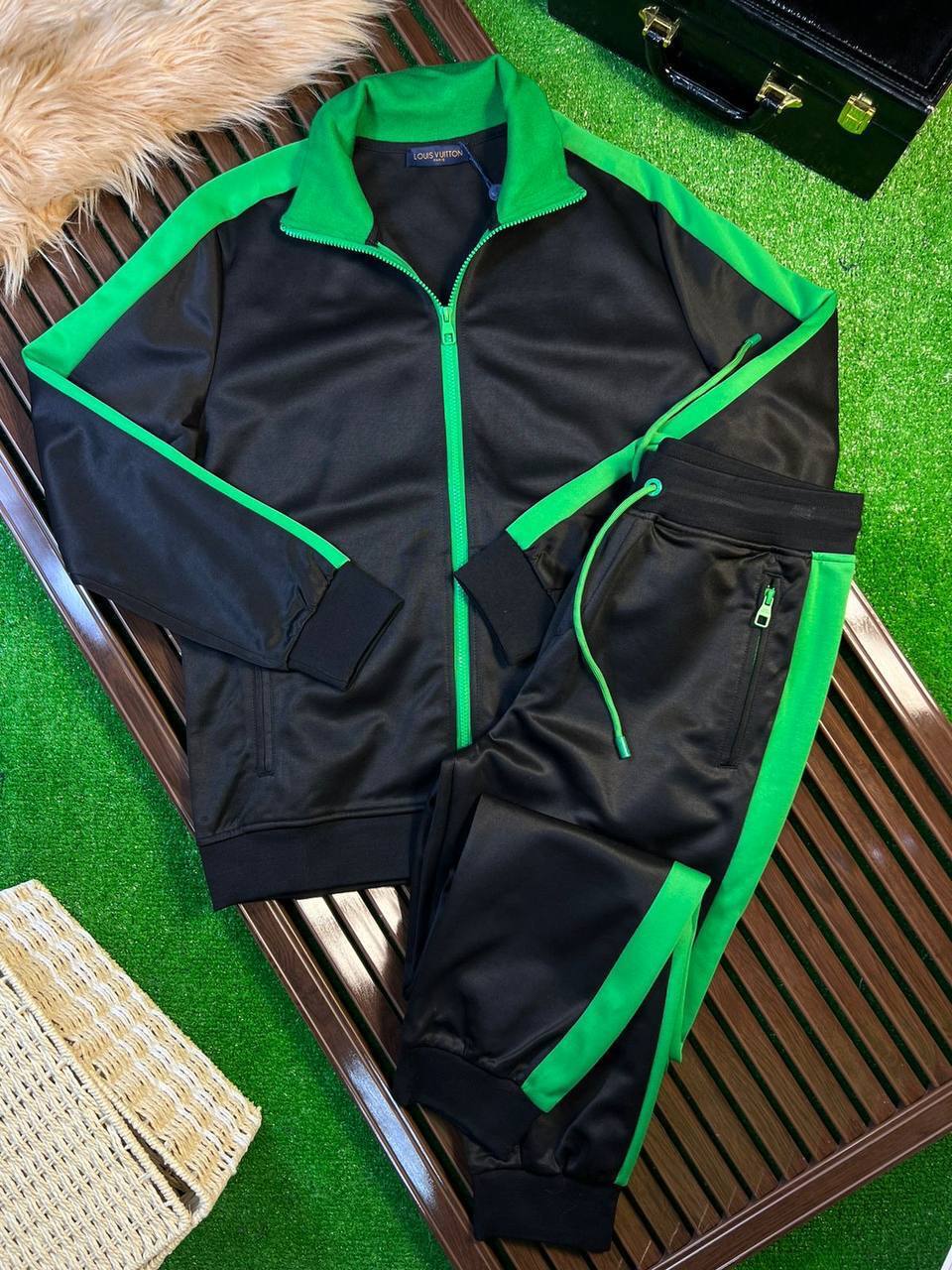 Спортивный костюм Louis Vuitton BP-17701 Спортивный костюм Louis Vuitton BP-17701