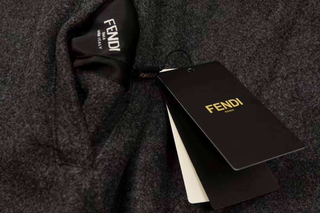 Двухсторонний бомбер Fendi BP-25718 Двухсторонний бомбер Fendi BP-25718