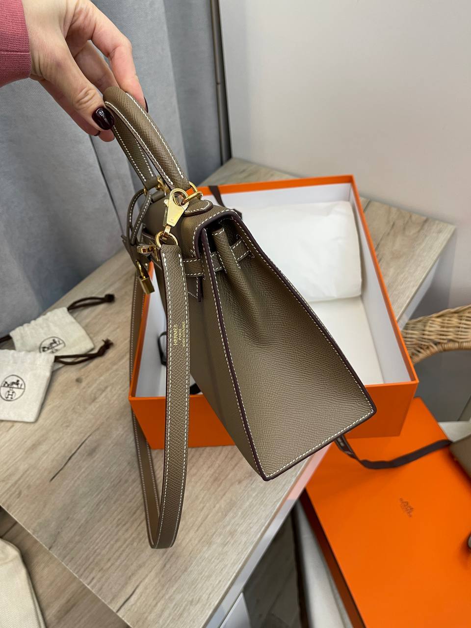 Трендовая сумка Kelly женская, Epsom, 25 см Hermes BP-42419 Трендовая сумка Kelly женская, Epsom, 25 см Hermes BP-42419