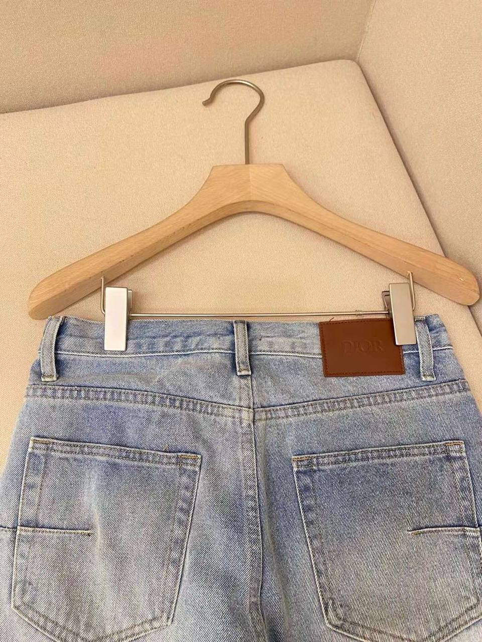 Джинсы стильные Christian Dior BP-44128 Джинсы стильные Christian Dior BP-44128