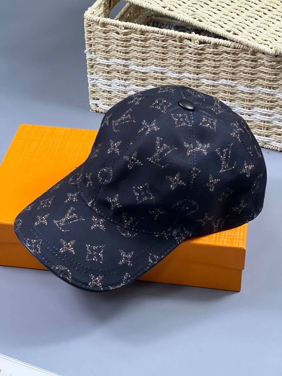 Louis Vuitton BP-16679 бейсболка дизайнерская Louis Vuitton BP-16679 бейсболка дизайнерская