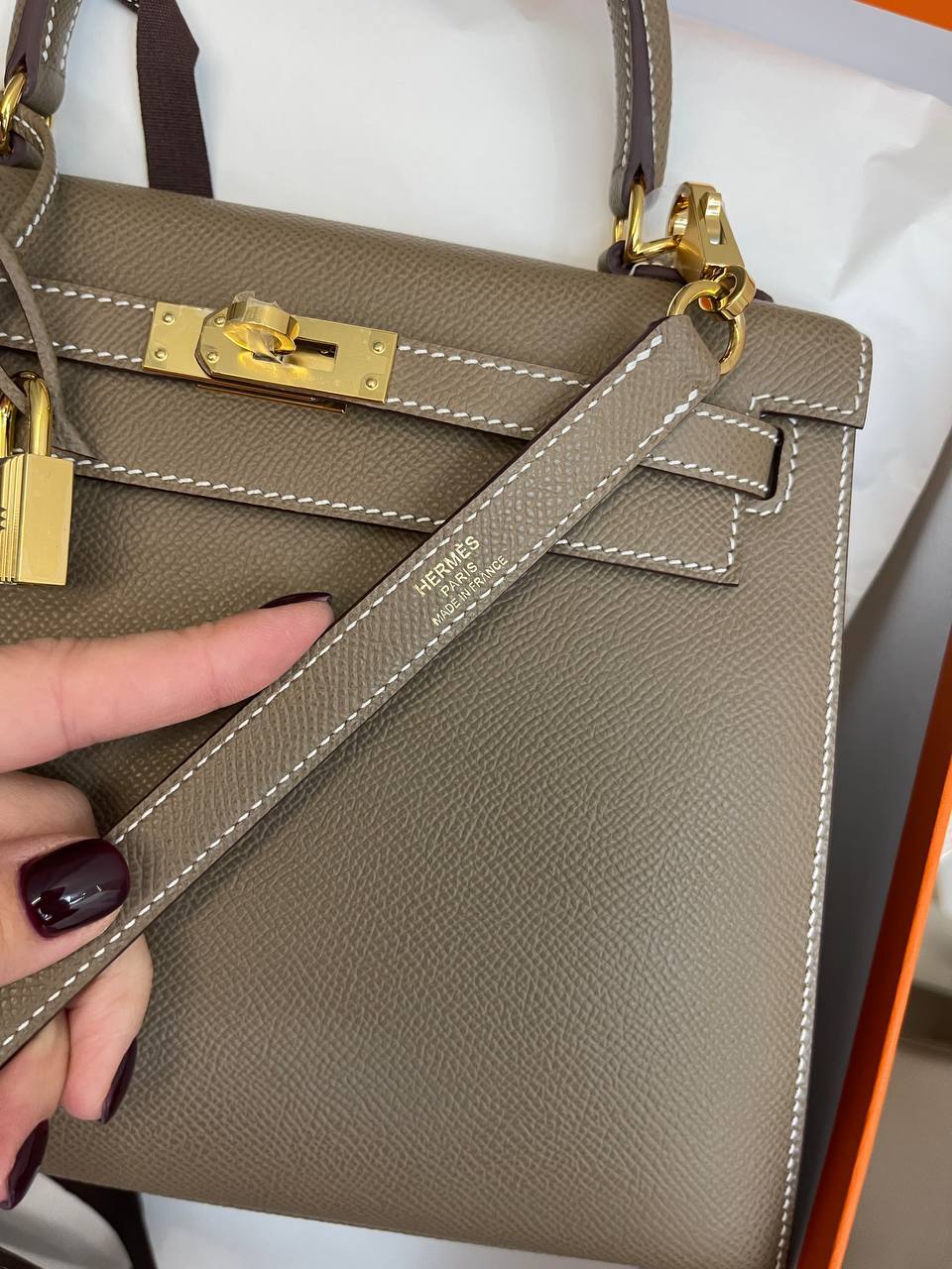 Трендовая сумка Kelly женская, Epsom, 25 см Hermes BP-42419 Трендовая сумка Kelly женская, Epsom, 25 см Hermes BP-42419