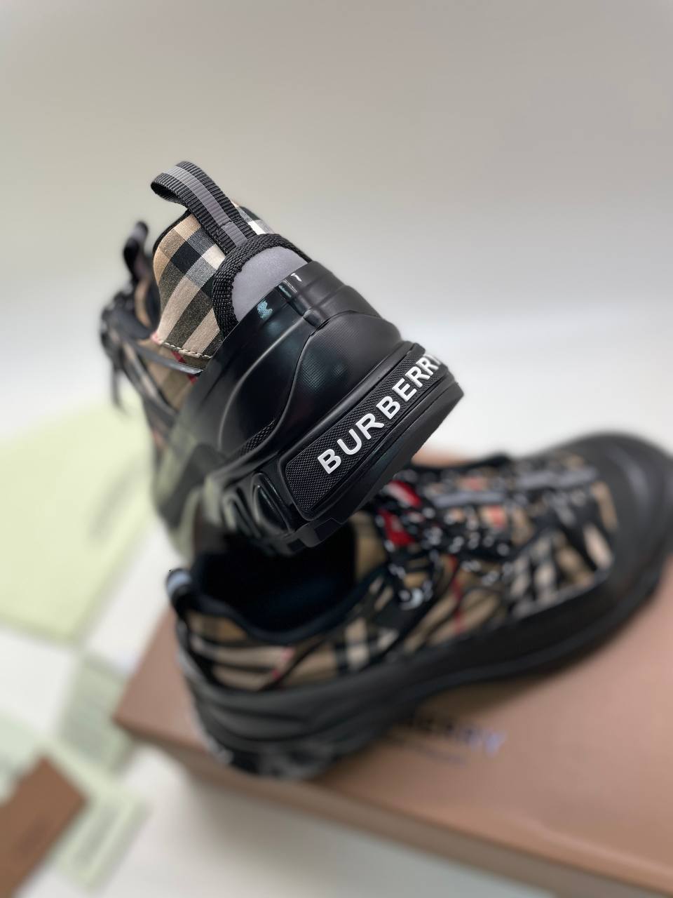 Burberry кроссовки повседневные BP-22193 Burberry кроссовки повседневные BP-22193