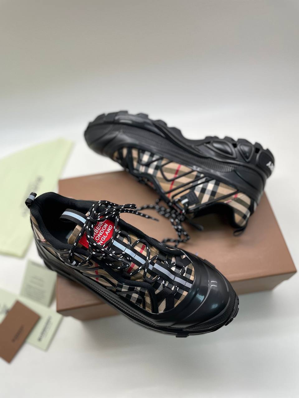 Burberry кроссовки повседневные BP-22193 Burberry кроссовки повседневные BP-22193