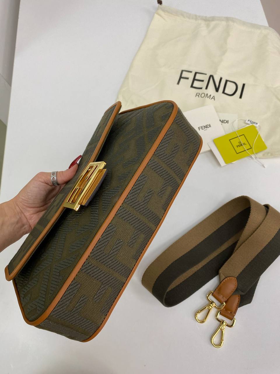 Трендовая женская сумка хаки Baguette Fendi BP-27229 Трендовая женская сумка хаки Baguette Fendi BP-27229