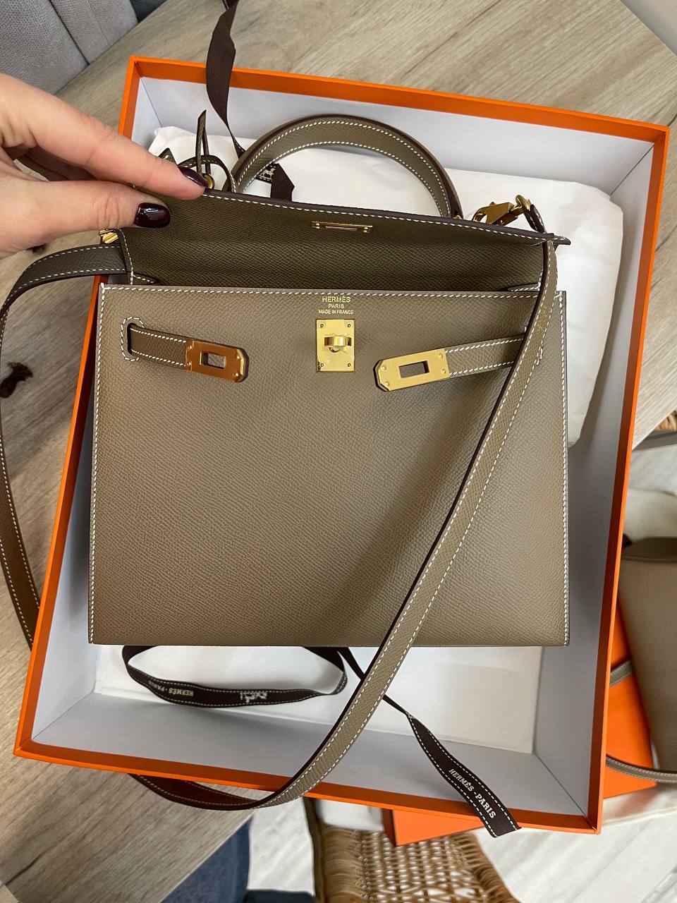 Трендовая сумка Kelly женская, Epsom, 25 см Hermes BP-42419 Трендовая сумка Kelly женская, Epsom, 25 см Hermes BP-42419