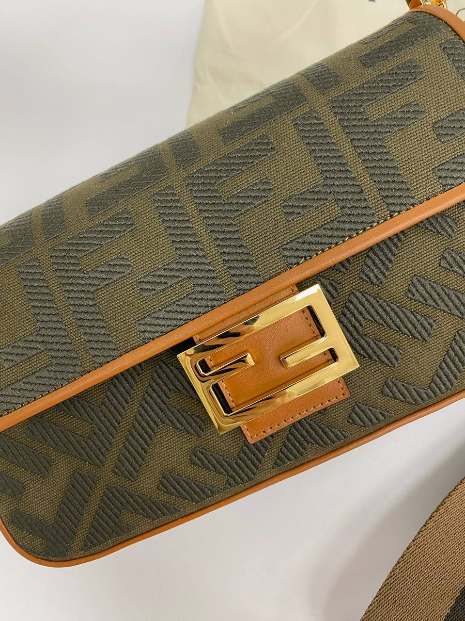 Трендовая женская сумка хаки Baguette Fendi BP-27229 Трендовая женская сумка хаки Baguette Fendi BP-27229