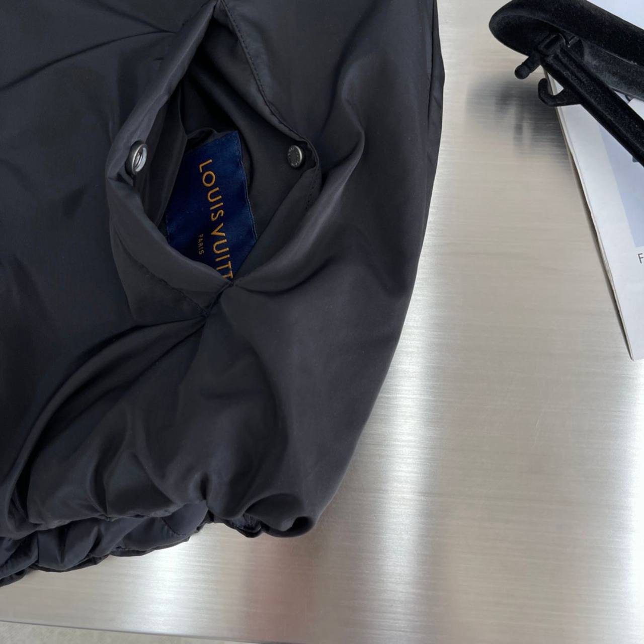 Куртка двусторонняя Louis Vuitton BP-23546 стильная Куртка двусторонняя Louis Vuitton BP-23546 стильная