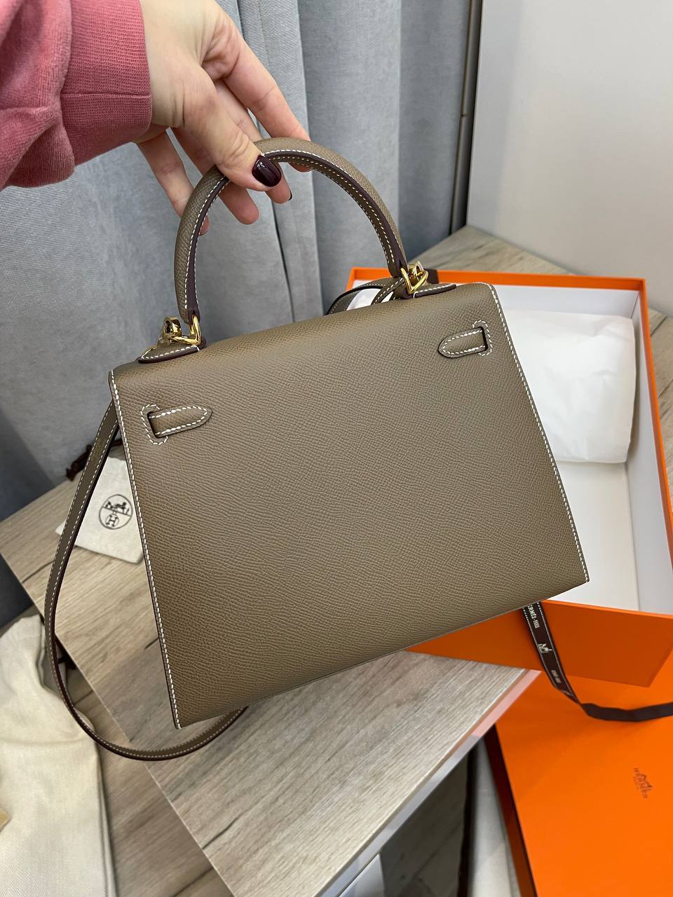 Трендовая сумка Kelly женская, Epsom, 25 см Hermes BP-42419 Трендовая сумка Kelly женская, Epsom, 25 см Hermes BP-42419