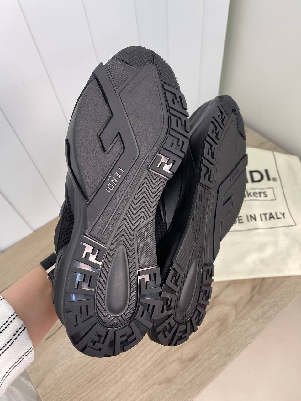 Fendi стильные кроссовки BP-13329 Fendi стильные кроссовки BP-13329