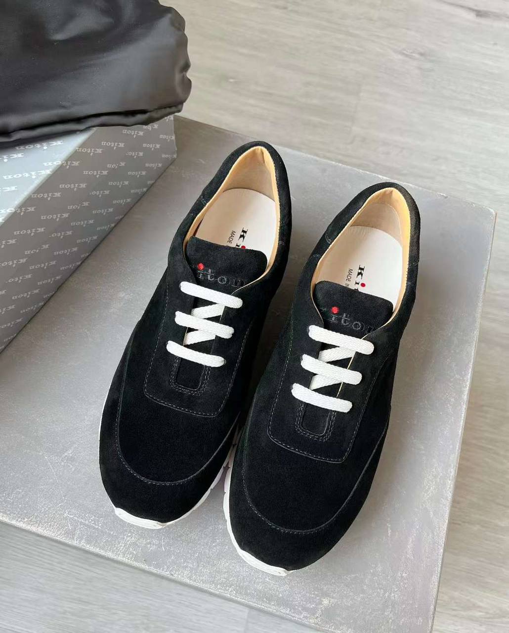 Kiton кроссовки с белыми шнурками BP-30202 Kiton кроссовки с белыми шнурками BP-30202