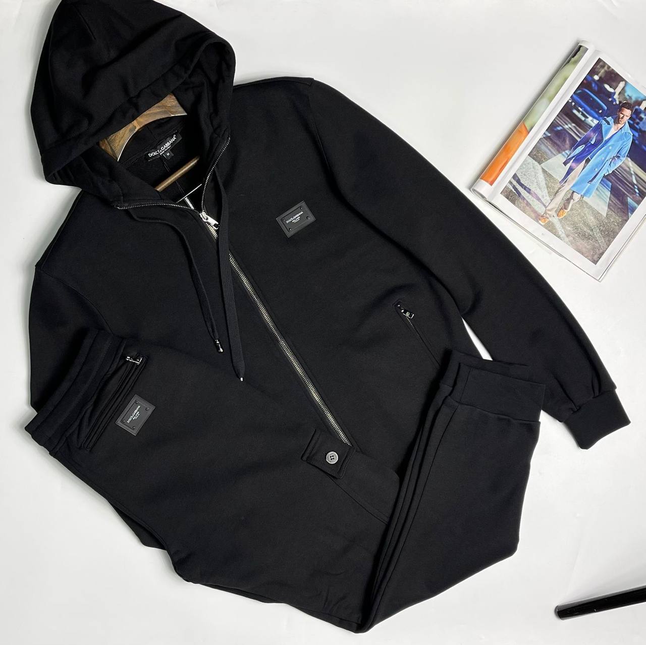 Черный костюм с капюшоном спортивный Dolce & Gabbana BP-22159 Черный костюм с капюшоном спортивный Dolce & Gabbana BP-22159