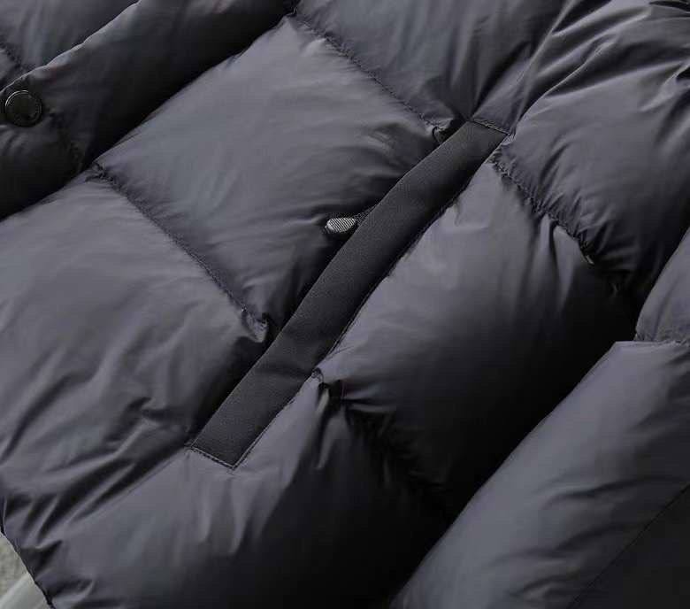 Пуховик со съемным рукавом Burberry BP-23136 стильный Пуховик со съемным рукавом Burberry BP-23136 стильный