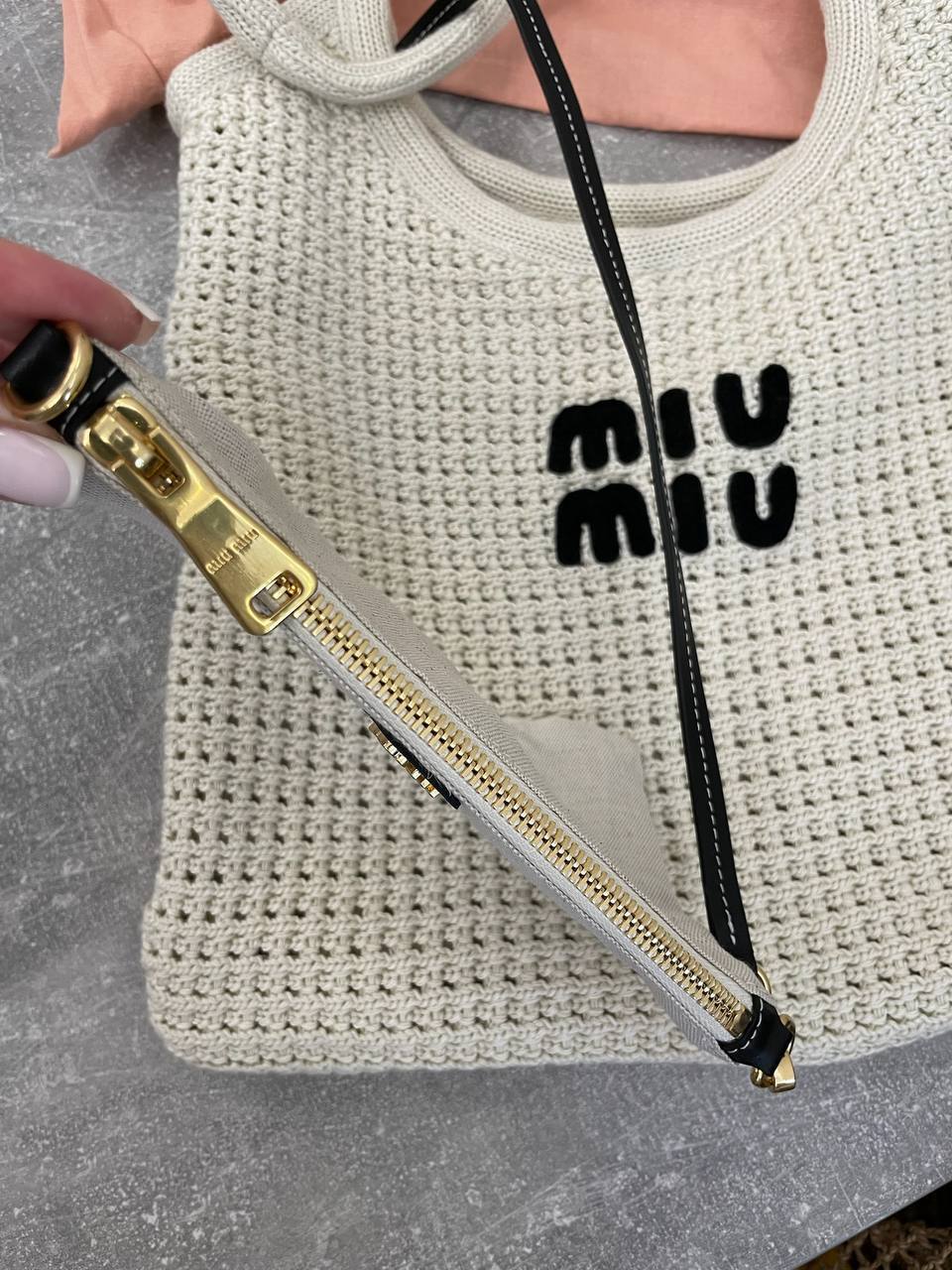 Коллекционная сумка женская белая Miu Miu BP-52468 Коллекционная сумка женская белая Miu Miu BP-52468