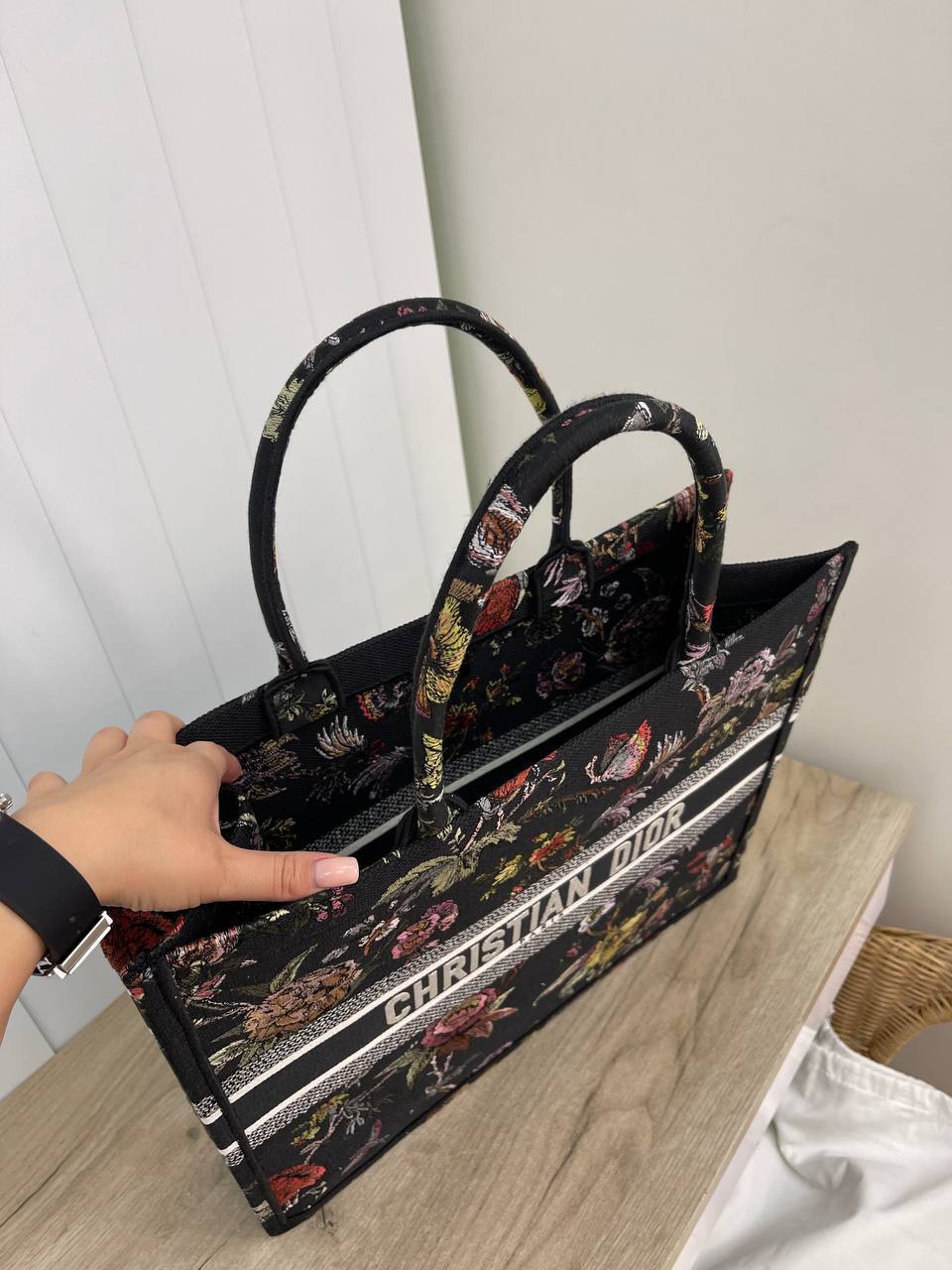 Черная женская сумка с рисунками 42 см премиум Christian Dior BP-25517 Черная женская сумка с рисунками 42 см премиум Christian Dior BP-25517