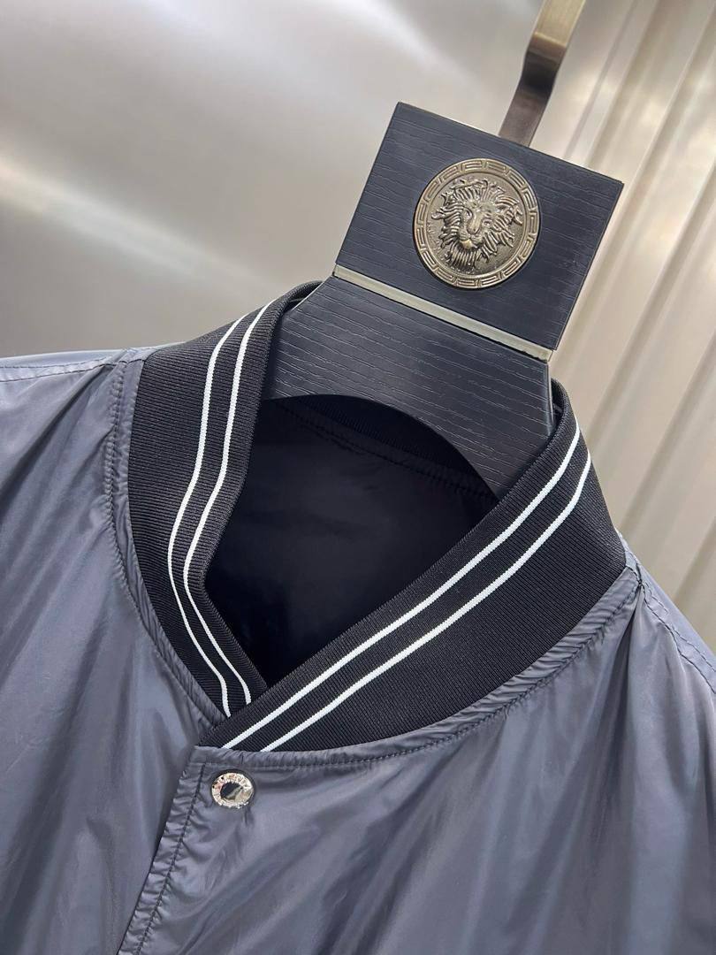 Двухсторонний бомбер Prada BP-48079 лимитированный Двухсторонний бомбер Prada BP-48079 лимитированный