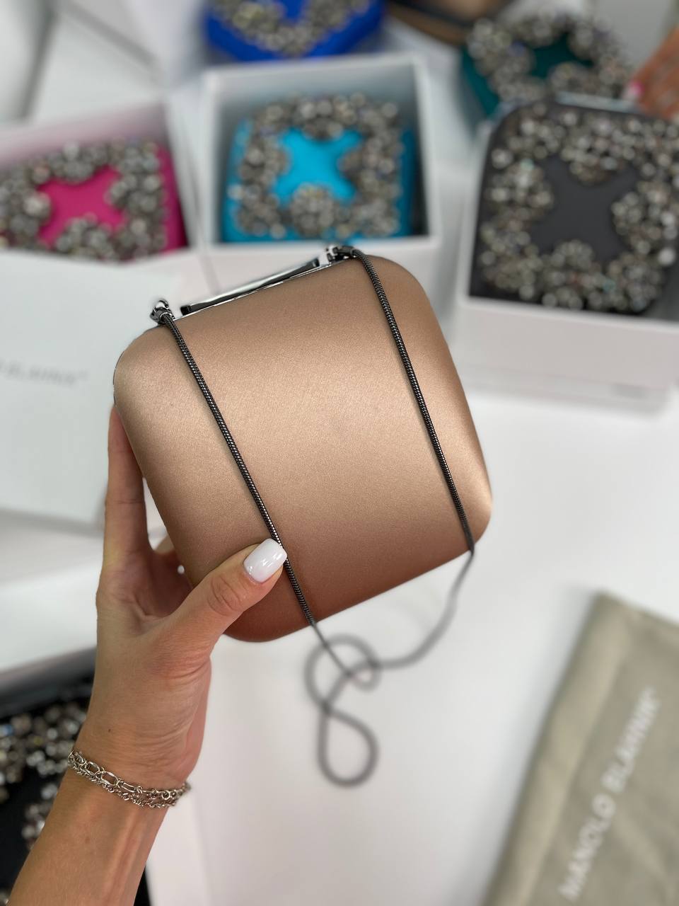 Трендовый клатч Manolo Blahnik BP-17943 Трендовый клатч Manolo Blahnik BP-17943