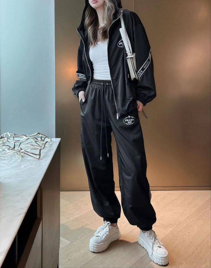 Премиум спортивный костюм Prada BP-40889 Премиум спортивный костюм Prada BP-40889