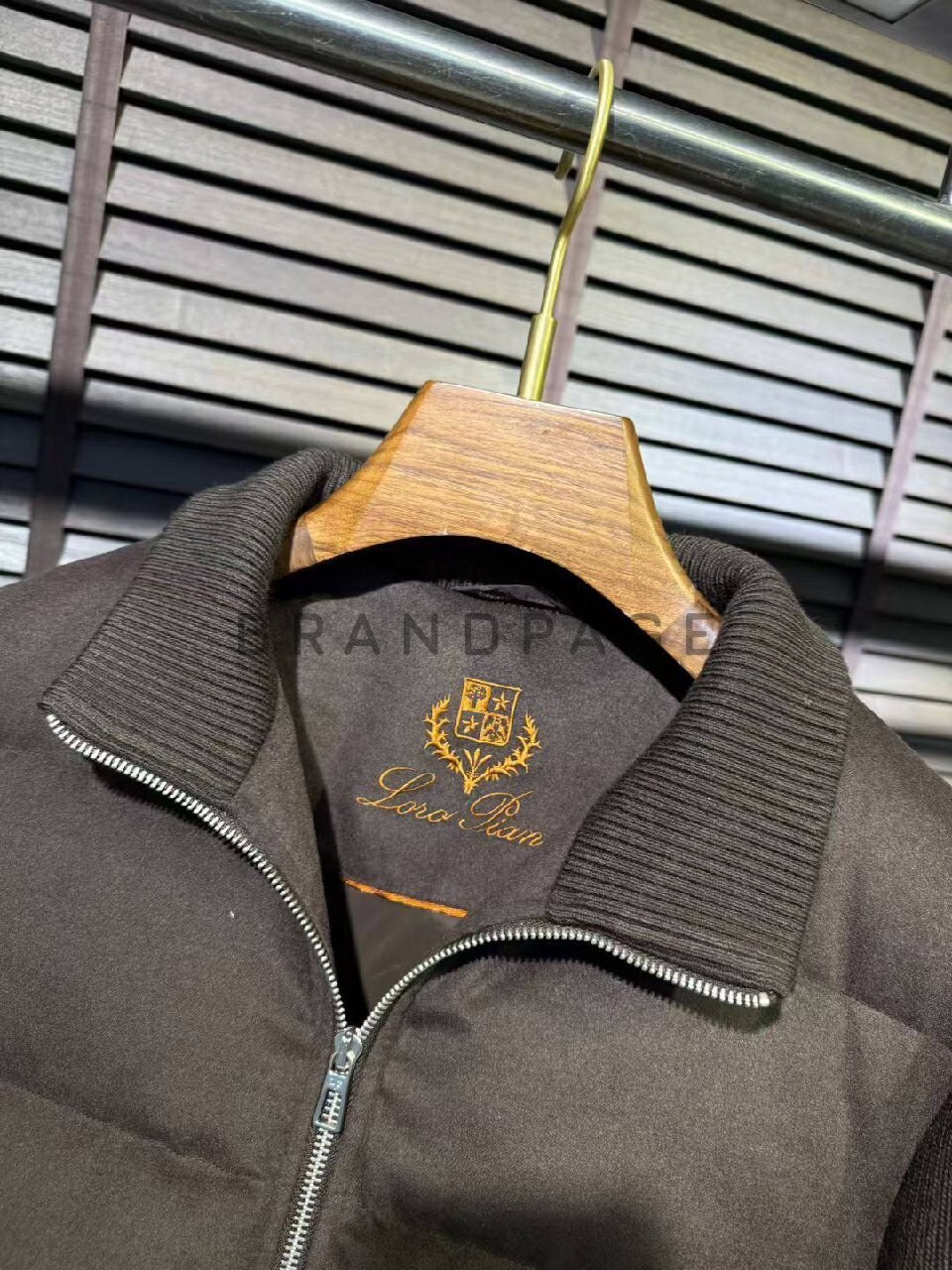 Ветровка из полиэфирного волокна с овечьей шерстью Loro Piana BPLUX5316 Ветровка из полиэфирного волокна с овечьей шерстью Loro Piana BPLUX5316