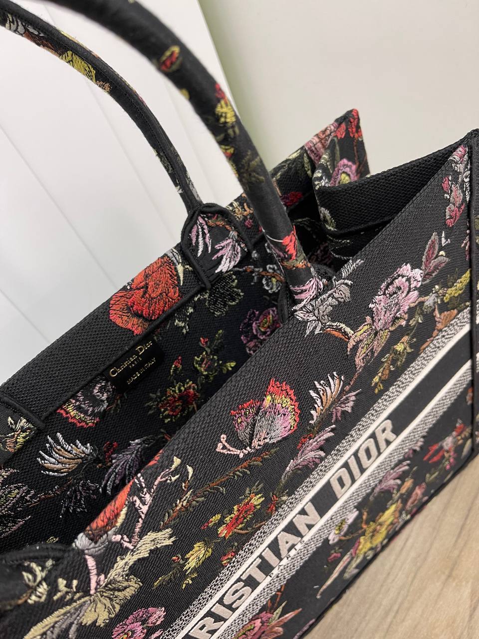 Черная женская сумка с рисунками 42 см премиум Christian Dior BP-25517 Черная женская сумка с рисунками 42 см премиум Christian Dior BP-25517