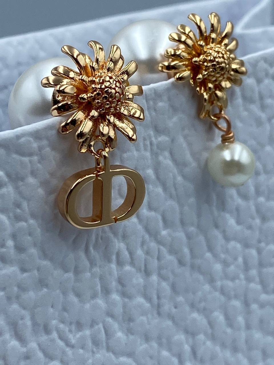 Дизайнерские серьги Christian Dior BP-43464 Дизайнерские серьги Christian Dior BP-43464