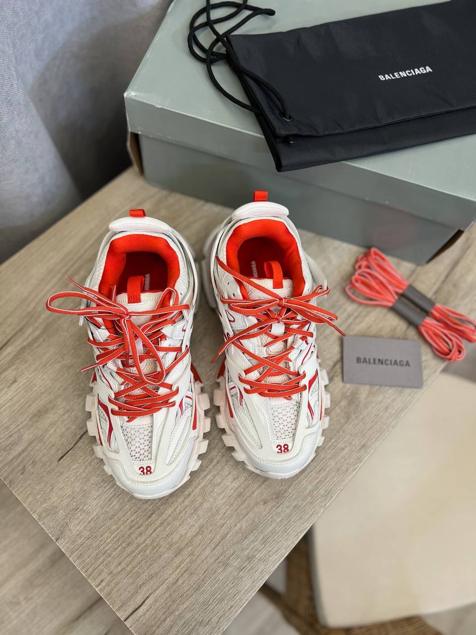 Дизайнерские кроссовки Balenciaga BP-52709 Дизайнерские кроссовки Balenciaga BP-52709