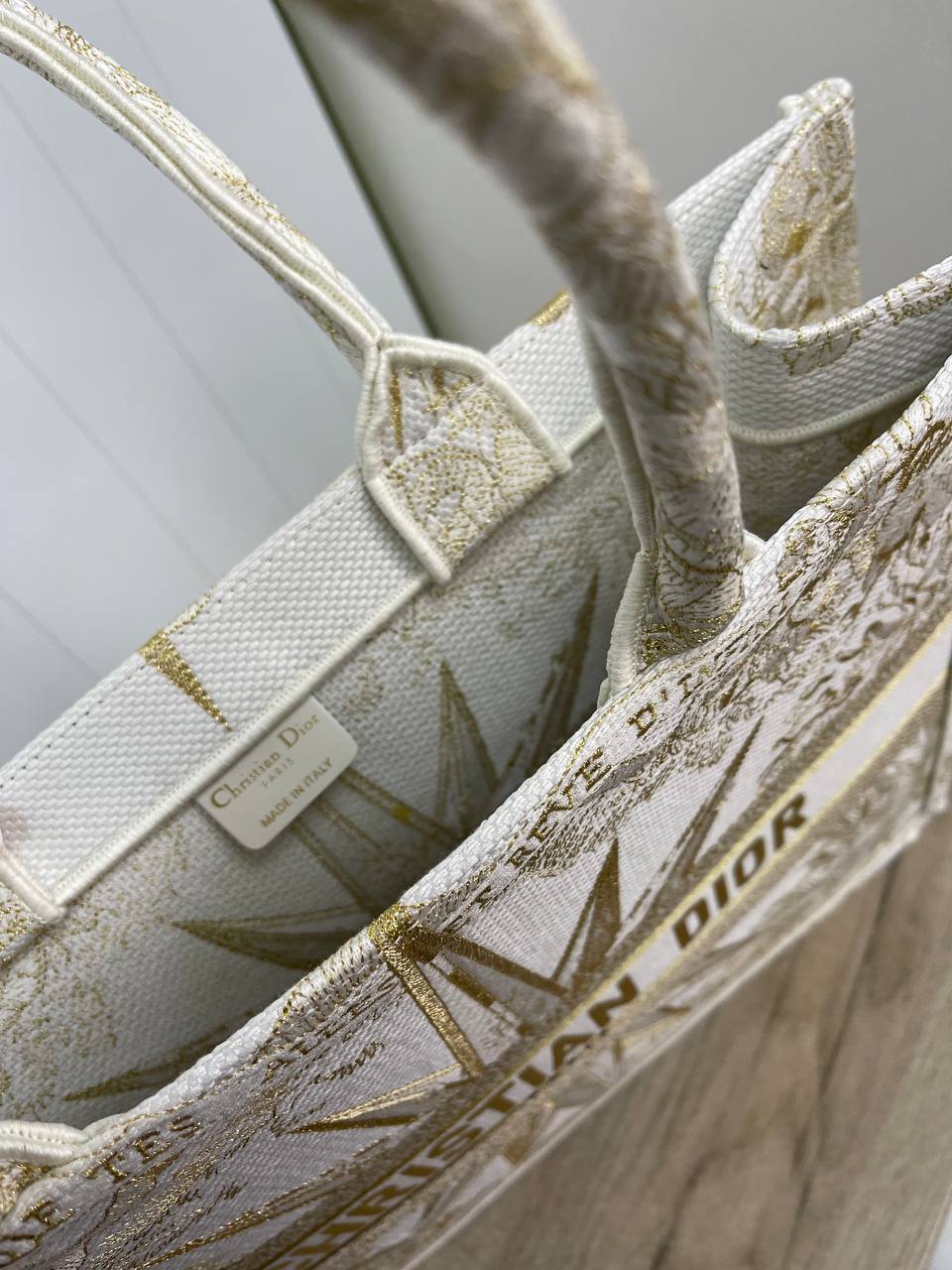 Женская сумка серо-белая Dior Book Tote 42 см Christian Dior BP-26370 Женская сумка серо-белая Dior Book Tote 42 см Christian Dior BP-26370