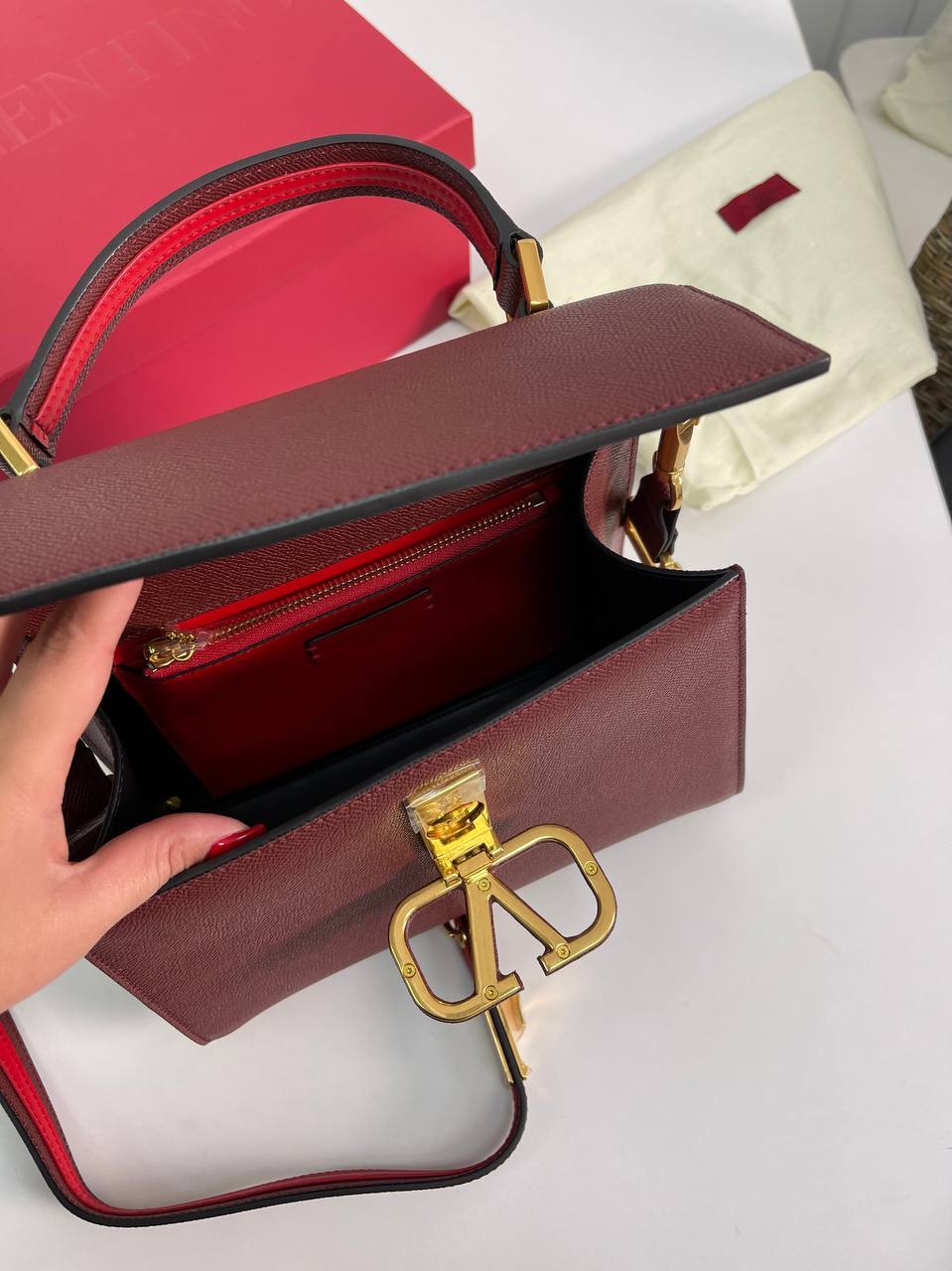 Трендовая женская сумка красно-пурпурная 25 см Valentino BP-21059 Трендовая женская сумка красно-пурпурная 25 см Valentino BP-21059