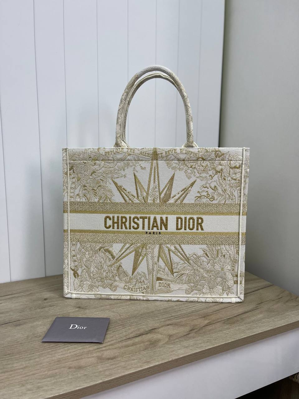 Женская сумка серо-белая Dior Book Tote 42 см Christian Dior BP-26370 Женская сумка серо-белая Dior Book Tote 42 см Christian Dior BP-26370