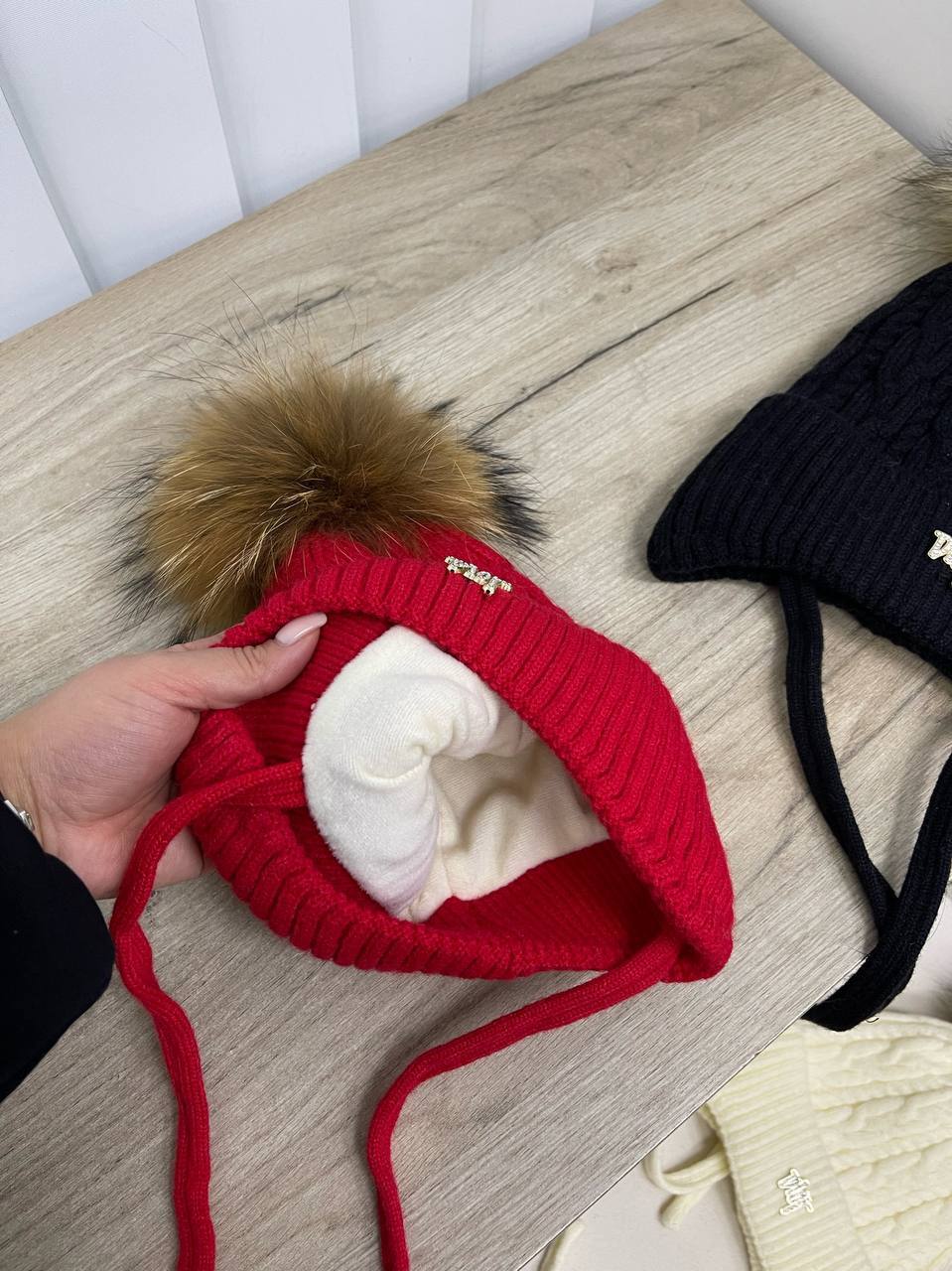 Шапка стильная Christian Dior BP-22574 Шапка стильная Christian Dior BP-22574