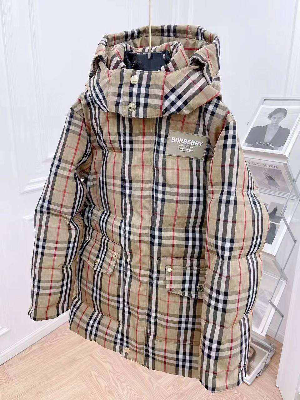 Пуховик премиальный Burberry BP-25428 Пуховик премиальный Burberry BP-25428