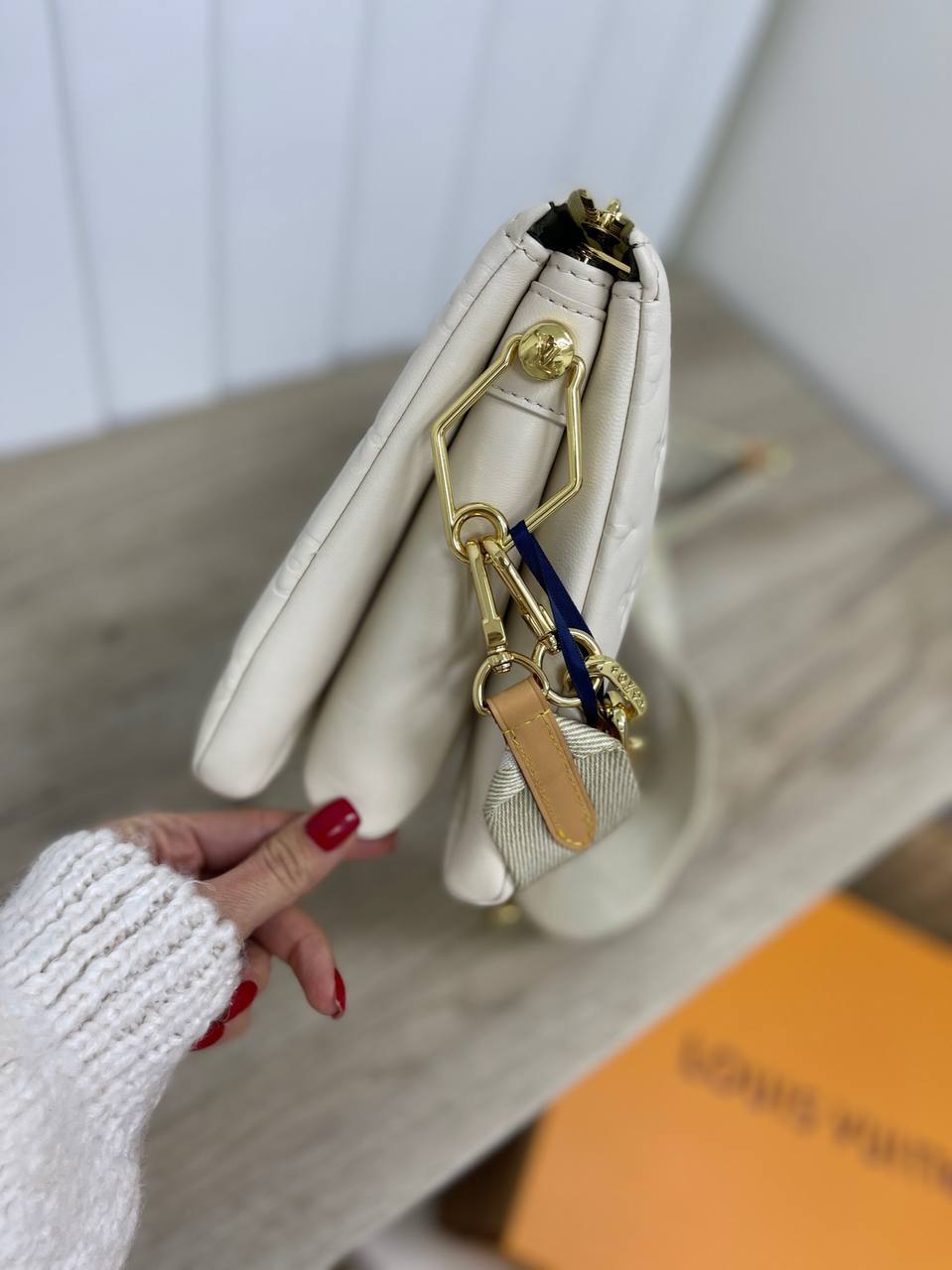 Элитная женская сумка белая Louis Vuitton BP-24085 Элитная женская сумка белая Louis Vuitton BP-24085