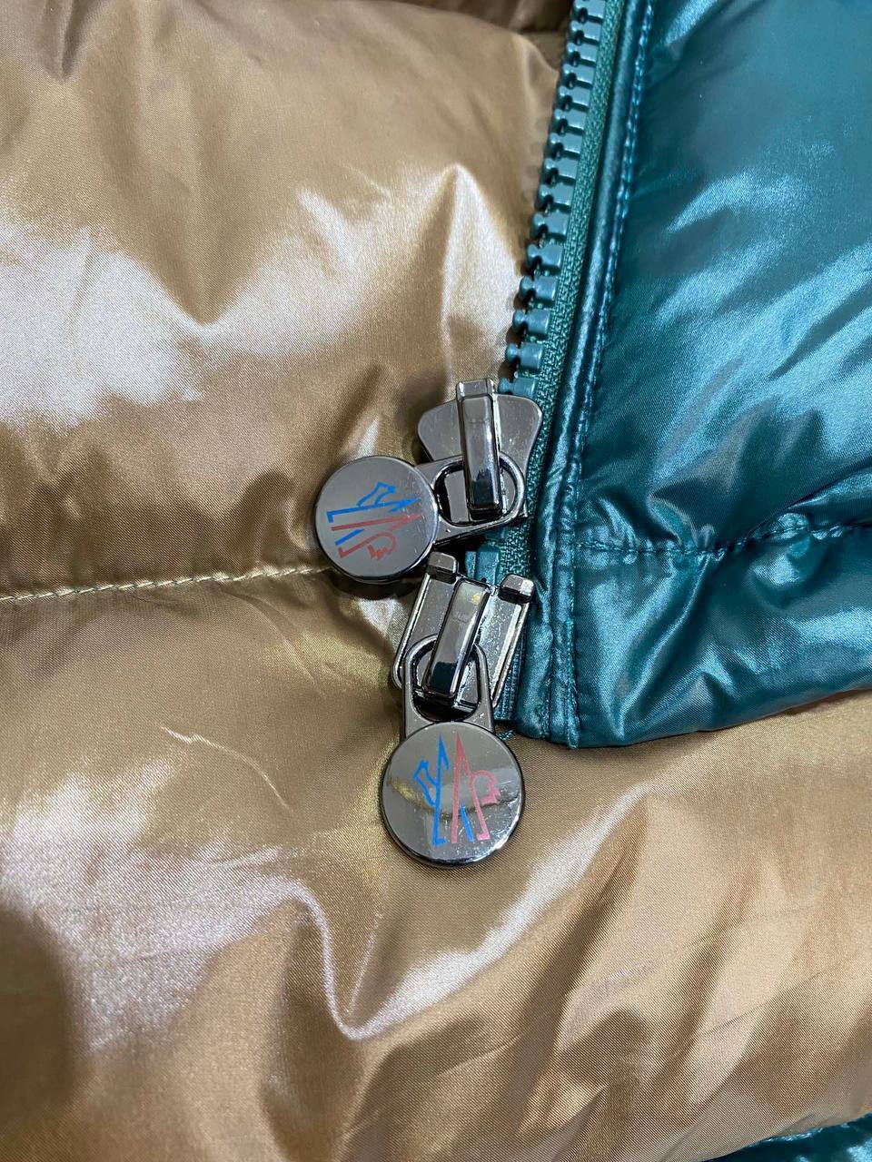 Эксклюзивный пуховик зеленый Maya Moncler BP-714189 Эксклюзивный пуховик зеленый Maya Moncler BP-714189