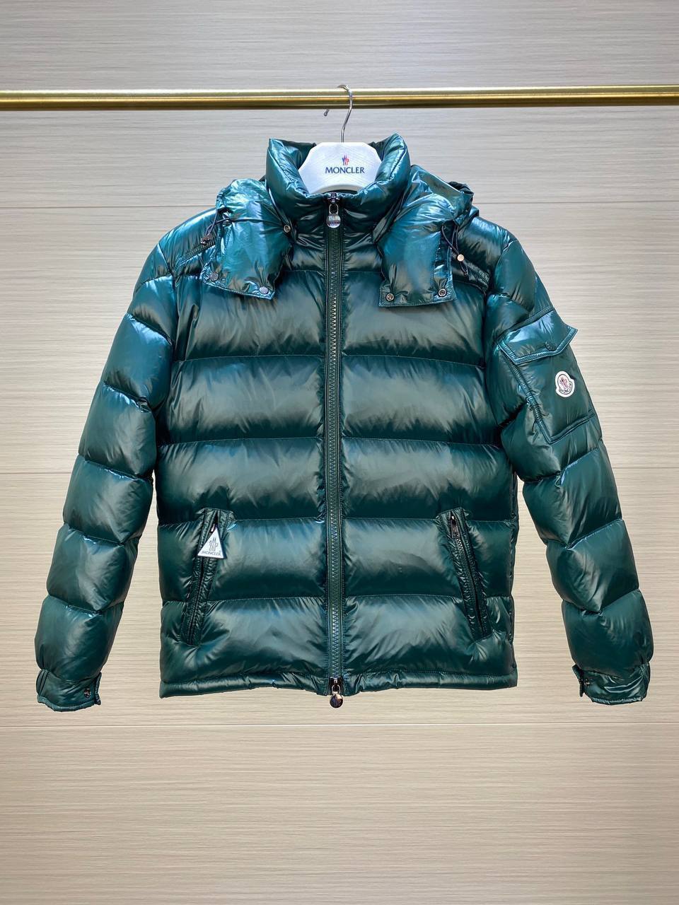 Эксклюзивный пуховик зеленый Maya Moncler BP-714189 Эксклюзивный пуховик зеленый Maya Moncler BP-714189