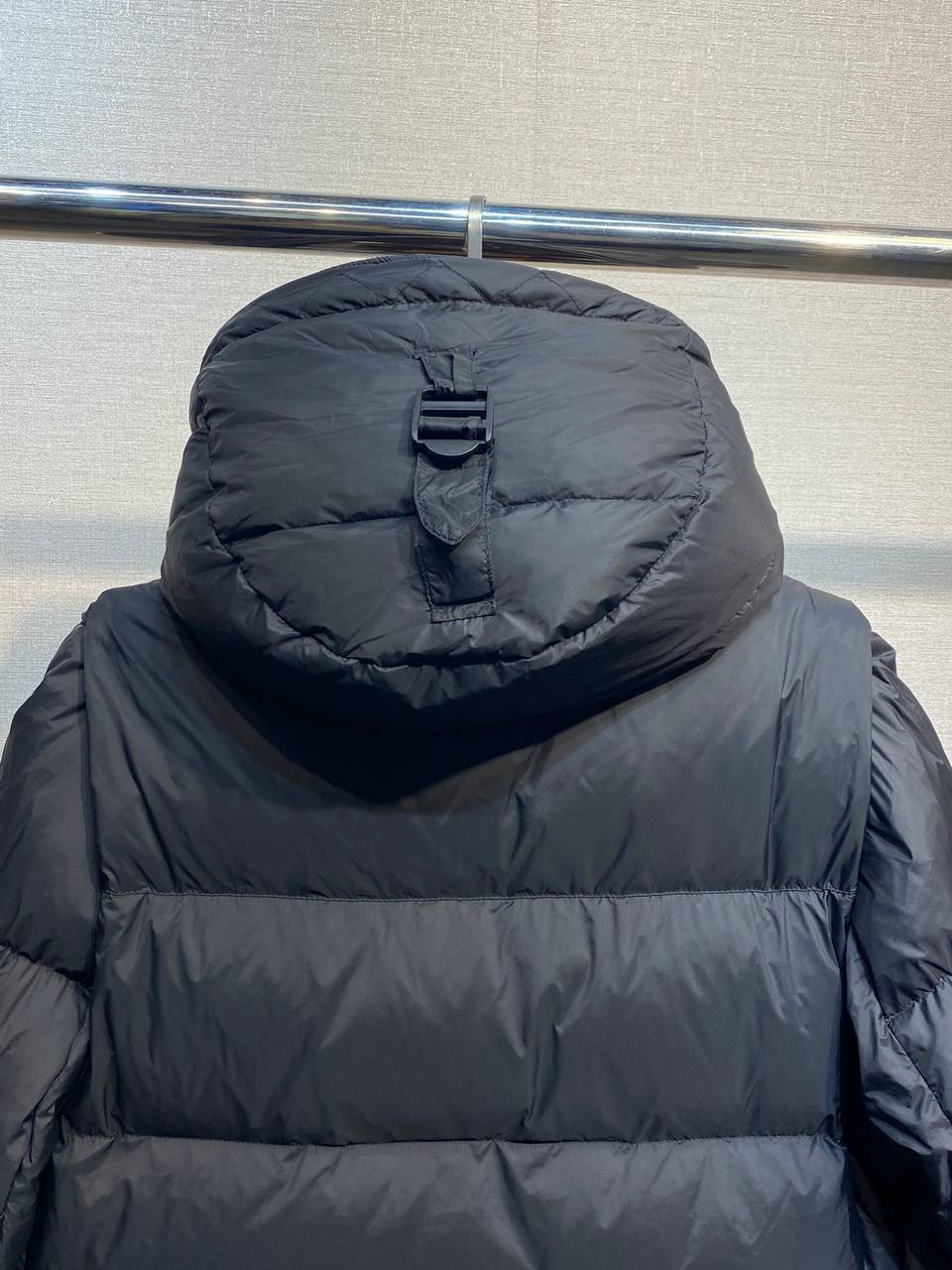 Элитный пуховик-жилет черный Burberry BP-424587 Элитный пуховик-жилет черный Burberry BP-424587