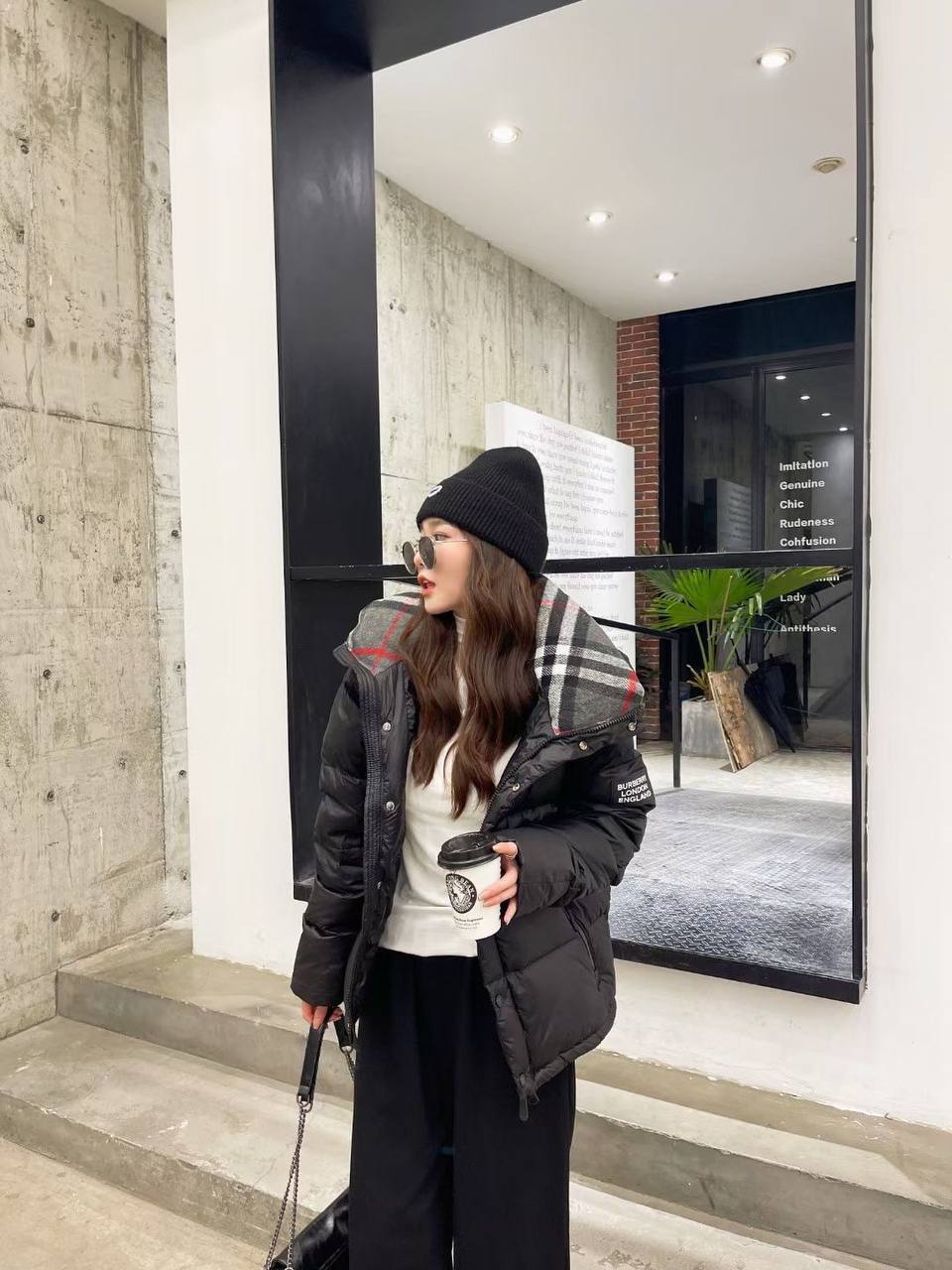 Элитный пуховик-жилет черный Burberry BP-424587 Элитный пуховик-жилет черный Burberry BP-424587