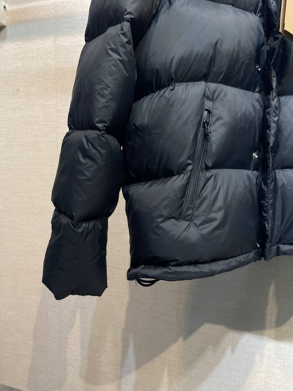 Элитный пуховик-жилет черный Burberry BP-424587 Элитный пуховик-жилет черный Burberry BP-424587