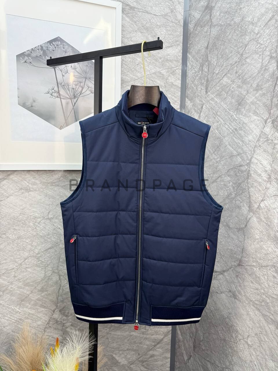 Жилетка из нейлона Kiton BPLUX5617 Жилетка из нейлона Kiton BPLUX5617