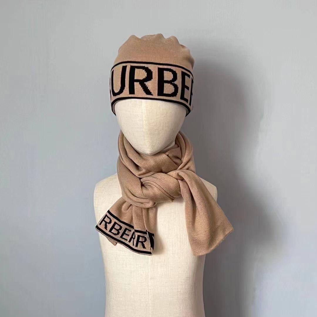 Комплект шапка и шарф Burberry BP-19474 Комплект шапка и шарф Burberry BP-19474