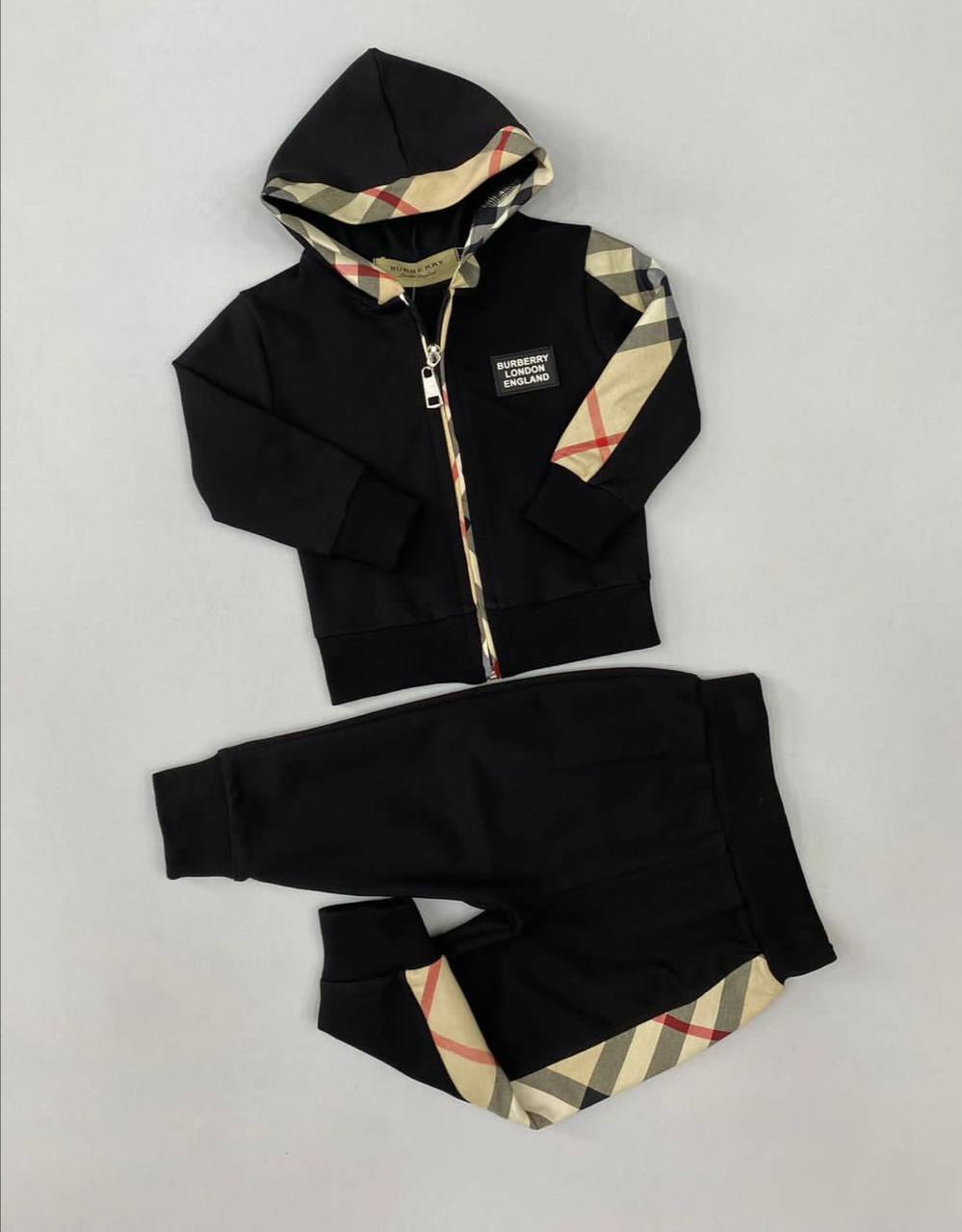 Трендовый костюм Burberry BP-15974 Трендовый костюм Burberry BP-15974